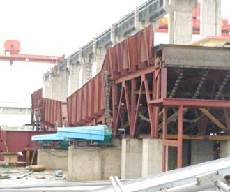 Unloading sugarcane machine